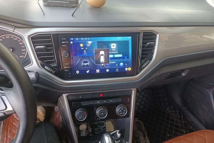 Used Volkswagen T-ROC 2018 230TSI DSG Two-Wheel Drive Advanced Version China V Standard
