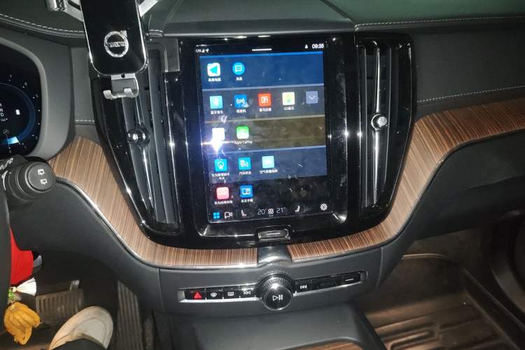 Used Volvo XC60 2022 B5 4x4 Smart Luxury Edition Audio And AC Panel