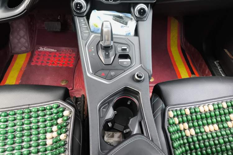 Used Lynk & Co 05 2020 2.0TD Two-Wheel Drive Shine Halo Gear Lever