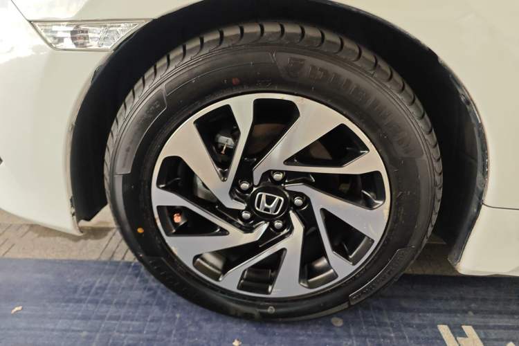 Used Honda Civic 2016 220TURBO CVT Luxury Edition Left Front Wheel Hub