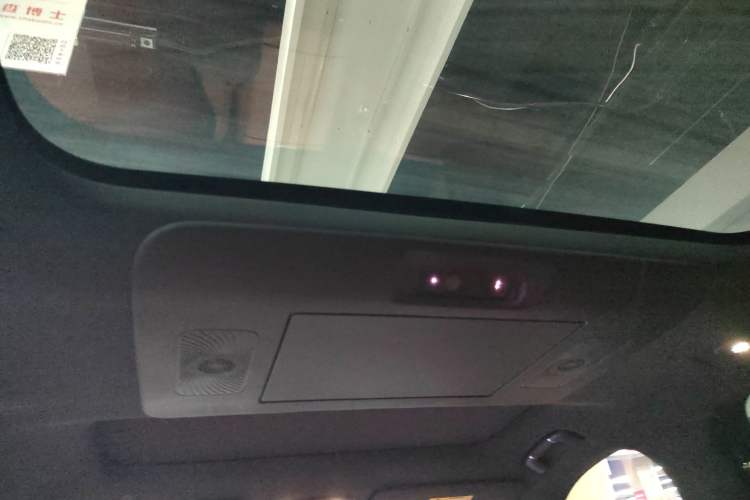 Used Geely Galaxy M9 2025 Model 210km Four-Wheel-Drive Leading Edition Headliner