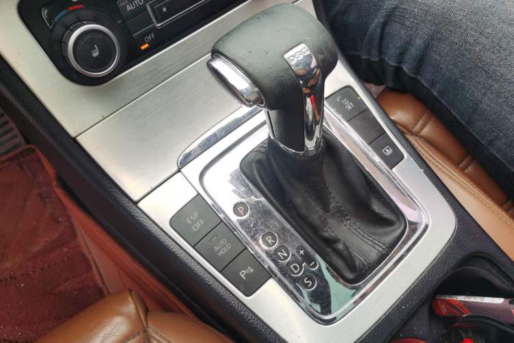 Used Volkswagen FAW-Volkswagen CC 2010 2.0 TSI Luxury Model Gear Lever