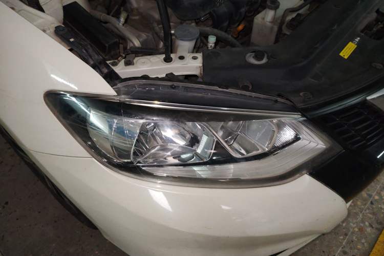 Used Nissan Tiida 2016 1.6L CVT Smart Drive Edition Right Front Headlight