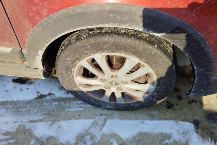 Used Dongfeng Fengon 360 2015 1.5L Manual Luxury 7-Seater China IV Standard Right Front Wheel Hub