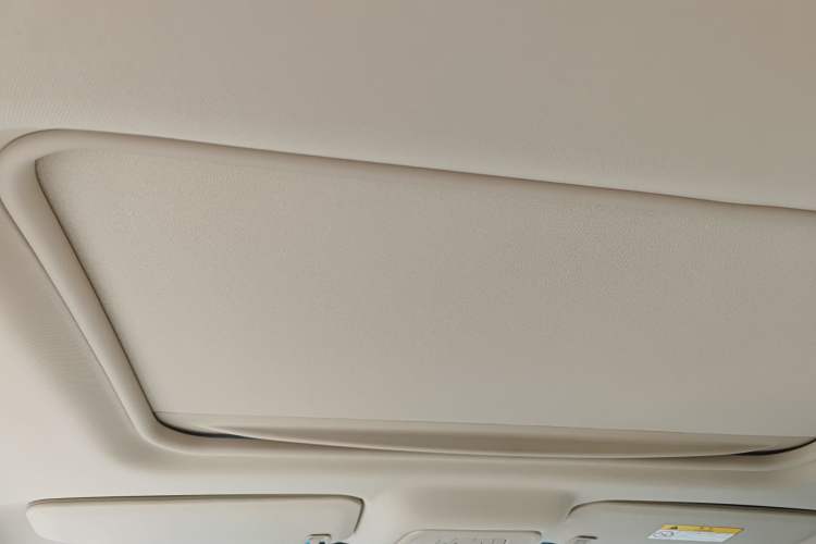 Used Buick GL8 2023 Land Executive Class 652T Luxury Model
