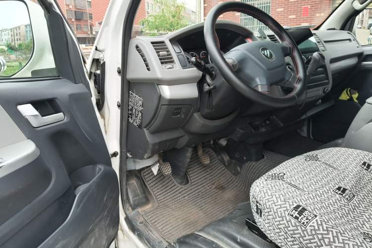 Used Foton Scenic G7 2021 2.4L Gasoline Commercial Version Long Wheelbase High Roof 6-Seater with Clear Windows Model 4K22D4M
