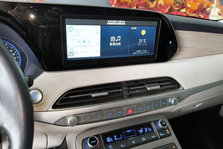 Used Hyundai Palisade 2021 3.5L Automatic 4x4 GLS Audio And AC Panel