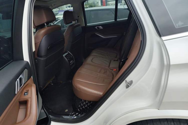 Used BMW X5 2019 xDrive40i Luxury Model with M Sport Package
