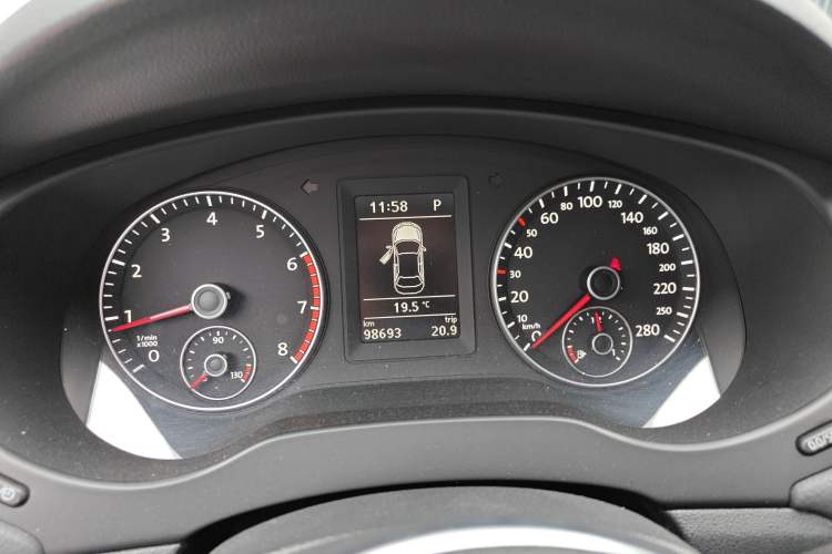 Used Volkswagen Sagitar 2013 2.0 TSI GLI Instrument Cluster