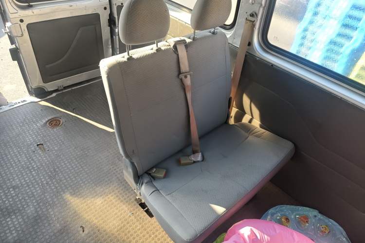 Used SAIC MAXUS Xintu V80 2017 2.5T 6-Speed Manual Aoyuntong National V Short Wheelbase Mid-Height 5/6/10-Seater
