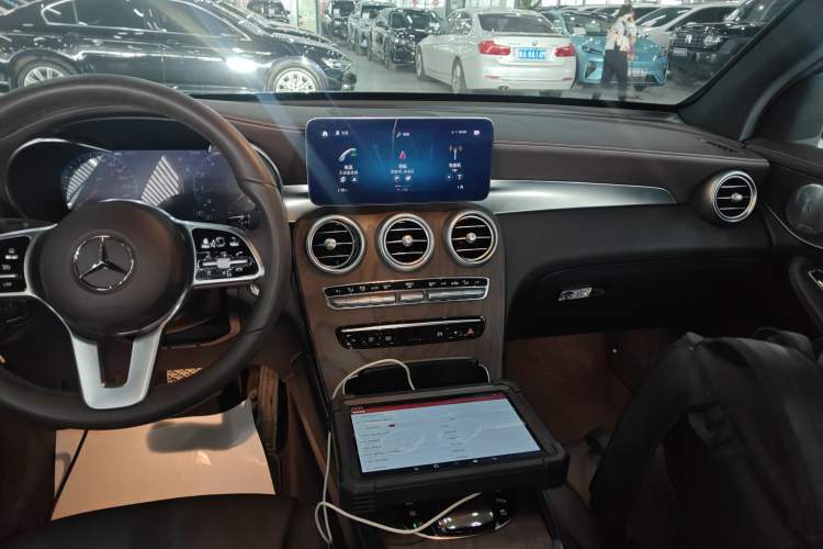 Used Mercedes-Benz GLC 2020 Facelift GLC 260 L 4MATIC Luxury Edition
