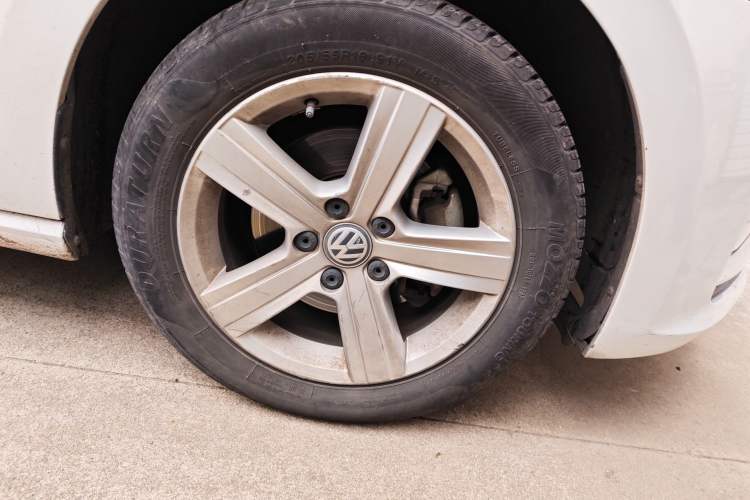 Used Volkswagen Golf Sportsvan 2018 1.6L Automatic Comfort Model Right Front Wheel Hub