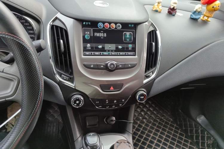 Used Chevrolet Cruze 2018 320 Automatic Pioneer Sunroof Edition
