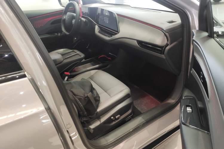 Used Hongqi EH7 2025 640 All-Wheel Drive Smart Selection Edition Right Front Seat