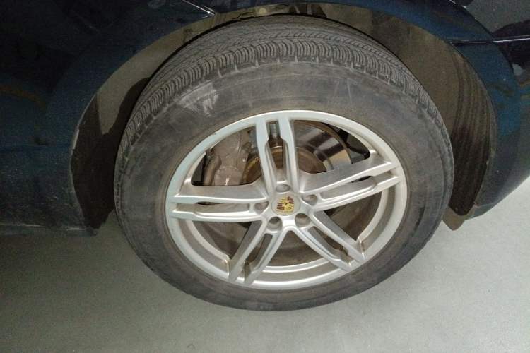 Used Porsche Macan 2014 Macan 2.0T Right Front Wheel Hub