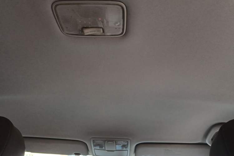 Used Kia Sportage R 2012 2.0L Manual Two-Wheel Drive GL Trim
