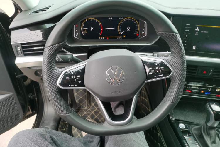 Used Volkswagen Passat 2024 280TSI Elite Edition Steering Wheel
