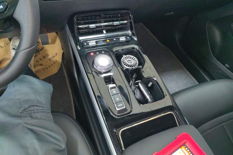 Used Wuling Xingguang 2024 Co-Creation Edition 510 Advanced Model Gear Lever