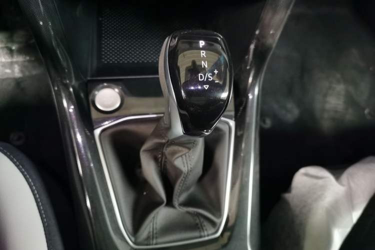 Used Volkswagen Tharu 2026 Model Xinrui 1.5L Ruiyi Edition Gear Lever