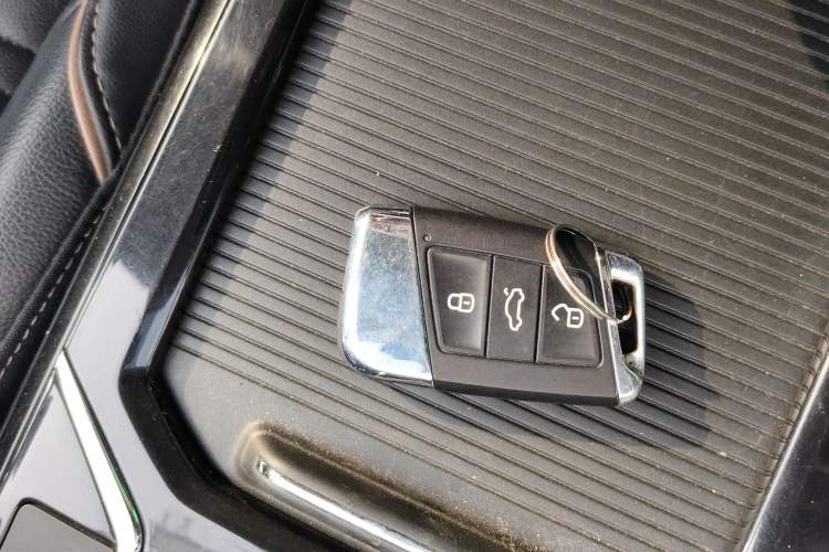 Used Volkswagen Passat 2020 Facelift 330TSI Elite Edition China VI Standard
