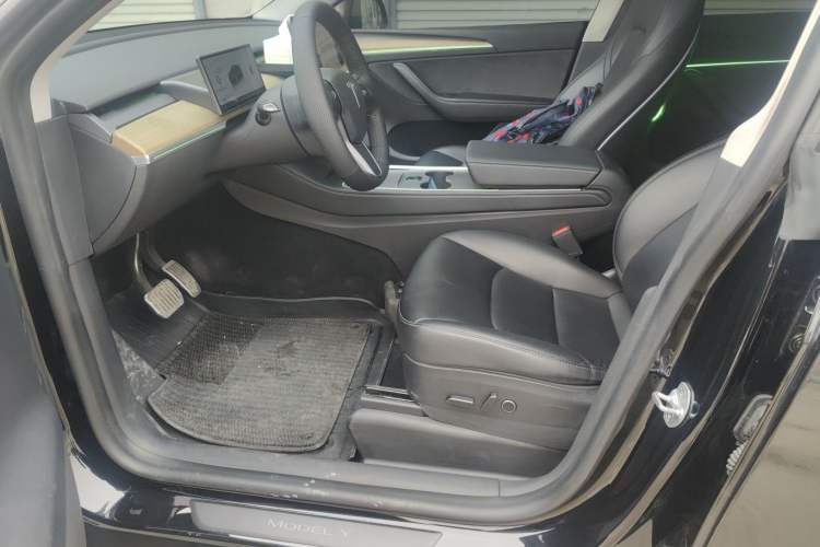 Used Tesla Model Y 2023 Long-Range All-Wheel-Drive Version