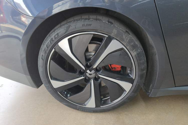 Used Nio ET7 2023 100kWh Signature Edition Right Rear Wheel Hub