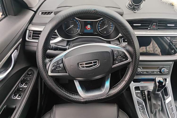 Used Geely Auto Emgrand 2019 Leading Edition 1.5L CVT Luxury Model China V Standard Steering Wheel