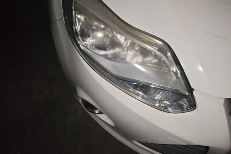 Used Ford Focus 2012 Hatchback 1.6L Automatic Fashion Edition Right Front Headlight