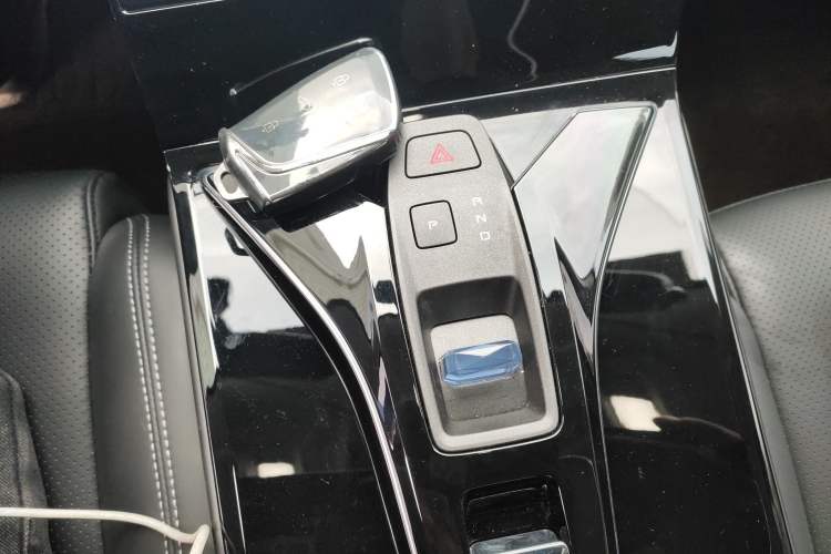 Used Dongfeng Aeolus Mage 2023 DH-i 1.5T Luxury Edition Gear Lever