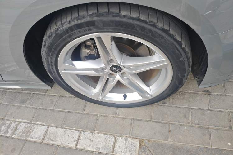 Used Audi A5 2021 Sportback 40 TFSI Stylish and Elegant Model Right Front Wheel Hub