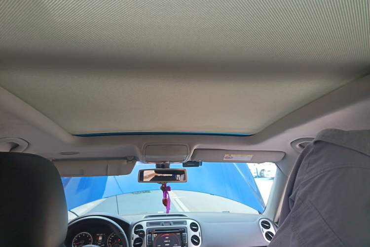 Used Volkswagen Tiguan 2015 1.8TSI Automatic All-Wheel-Drive Luxury Model Headliner