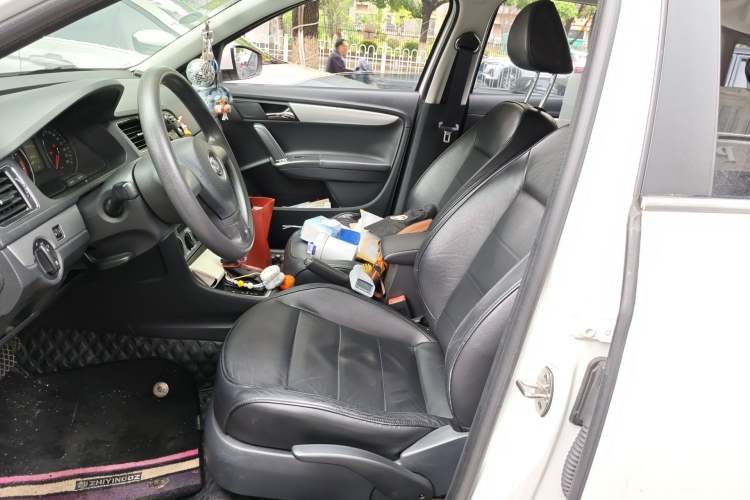 Used Volkswagen Gran Lavida 2014 1.6L Automatic Sport Edition Left Front Seat