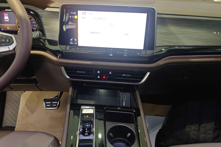 Used Volkswagen Viloran 2024 380TSI Luxury Edition Audio And AC Panel