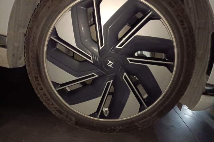 Used Dongfeng eπ eπ008 2025 210Max Smart Drive Version 5 Seats
