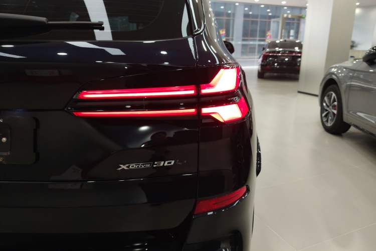 Used BMW X5 2023 xDrive 30Li Luxury M Sport Night Edition Package Right Rear Taillight