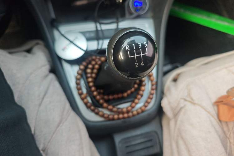 Used Volkswagen Lavida 2013 Revised Classic 1.6L Manual Fashion Edition Gear Lever