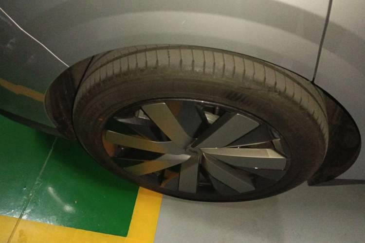 Used Li Auto Li Auto i6 2025 Model Four-Wheel-Drive Standard Type
