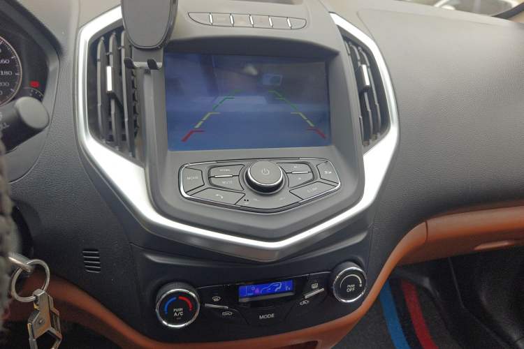 Used Geely Auto Diamond 2019 1.5L Manual Entry-Level Model Audio And AC Panel