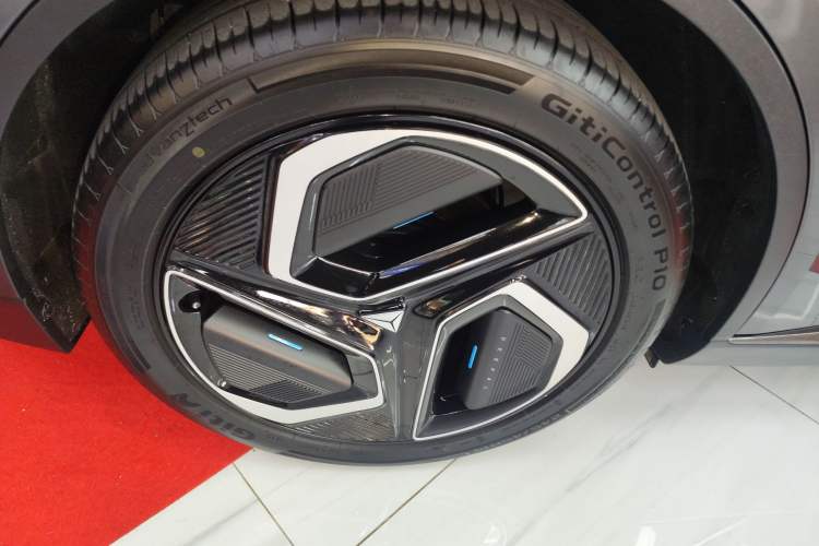 Used Deepal L07 2024 530Max Pure Electric Version Right Rear Wheel Hub