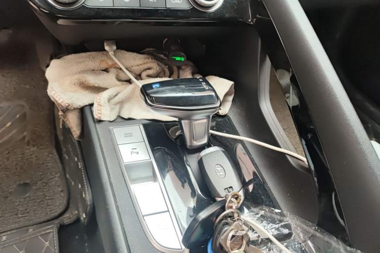 Used Hyundai Elantra 2021 1.5L CVT GLX Elite Edition Gear Lever