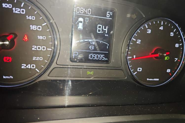 Used Roewe RX5 2016 20T Two-Wheel Drive Automatic Internet Smart Edition
