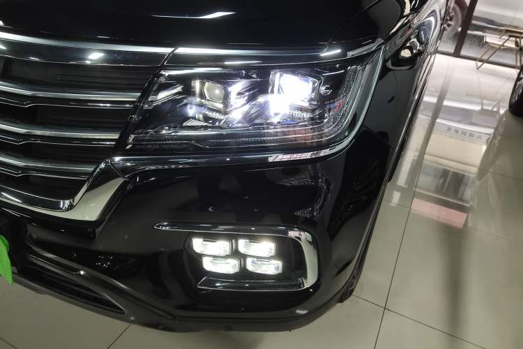 Used Roewe RX8 2019 30T Smart Connectivity Two-Wheel Drive Supreme Flagship Edition
