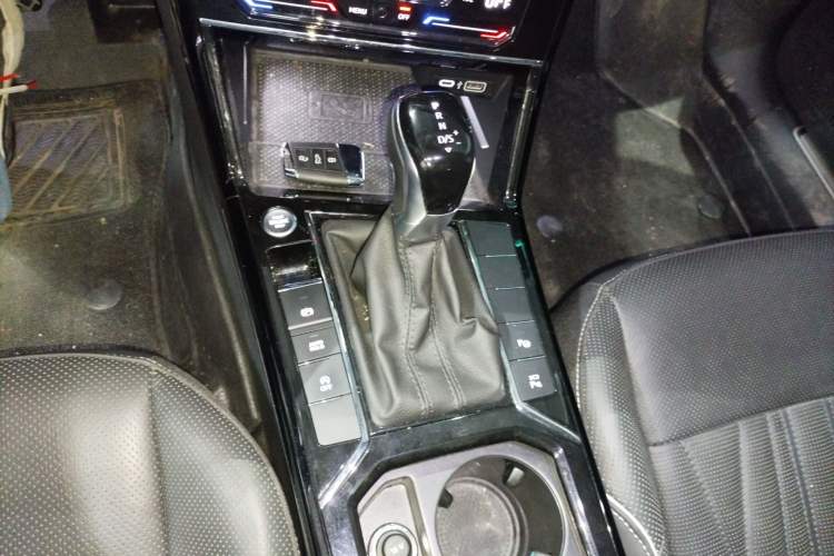 Used Volkswagen Passat 2023 Restyled 330TSI Starry Luxury Edition Gear Lever