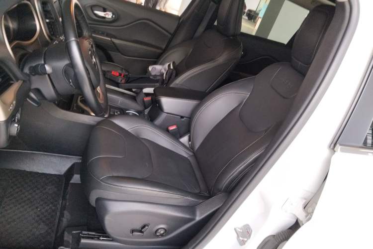 Used Jeep Cherokee 2017 2.0L Superior Edition