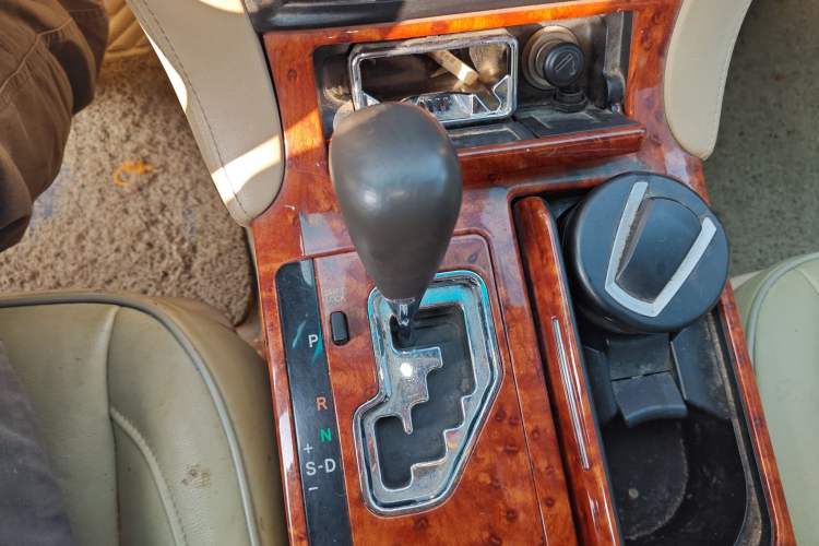 Used Toyota Crown 2005 2.5L Royal Gear Lever