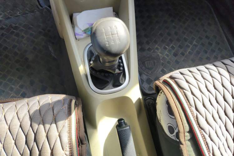 Used Venucia R50 2013 1.6L Manual Fashion Edition Gear Lever