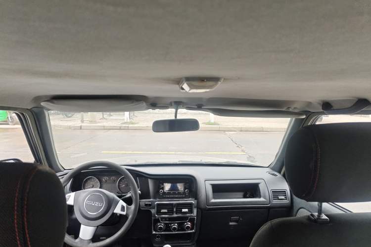 Used Isuzu Pickup 2015 2.8T Four-Wheel Drive 4JB1CT