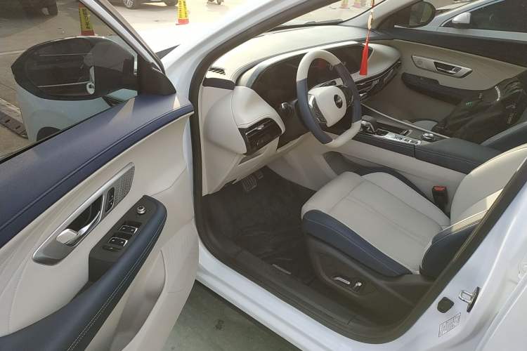 Used Dongfeng Aeolus Huge 2022 Mach Power 1.5T DareDrive Edition · Smart