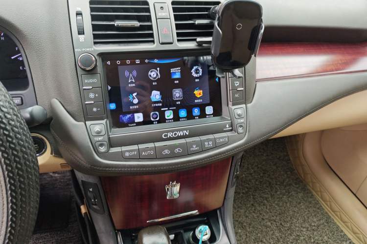 Used Toyota Crown 2010 2.5L Royal Leather Sunroof Edition Audio And AC Panel