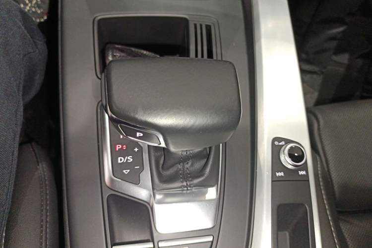 Used Audi A4L 2020 40 TFSI Luxury Dynamic Model